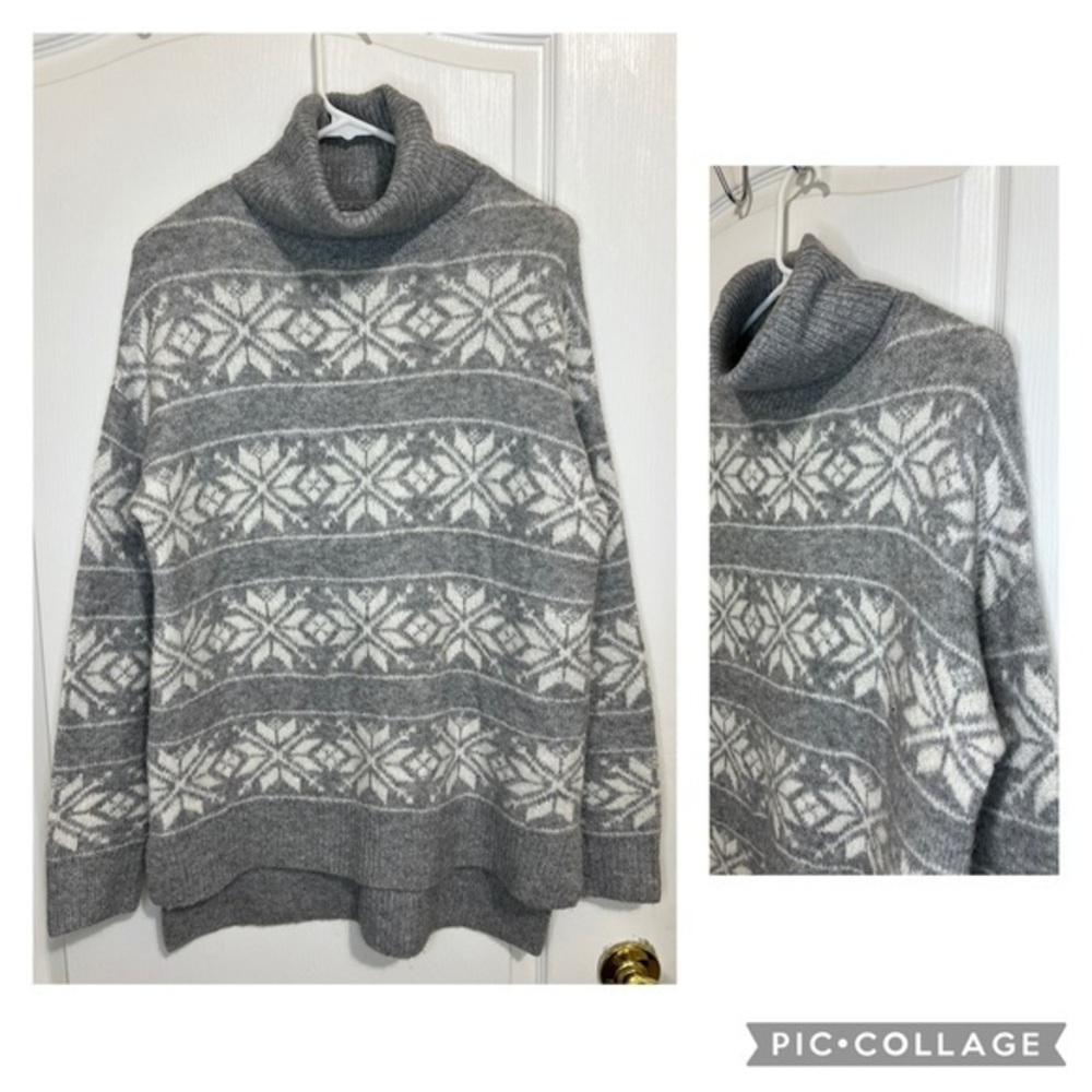 Cupcakes & Cashmere Snowflakes Nordic Turtleneck Gray Oversize Sweater Size L